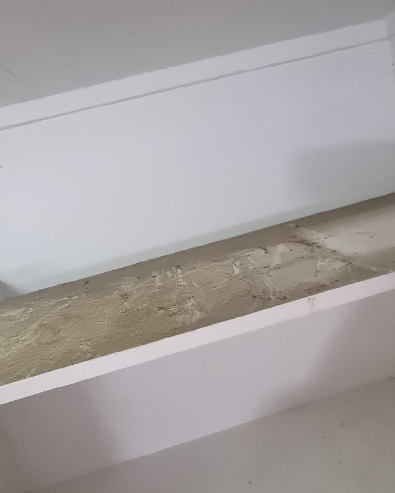 Cabinet edge before cleaning
